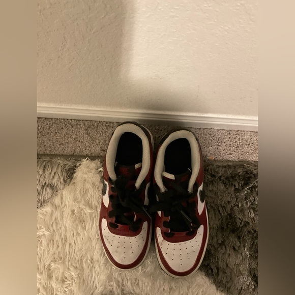 Kid sneakers Red Nike Air Force 1 - Picture 5 of 5